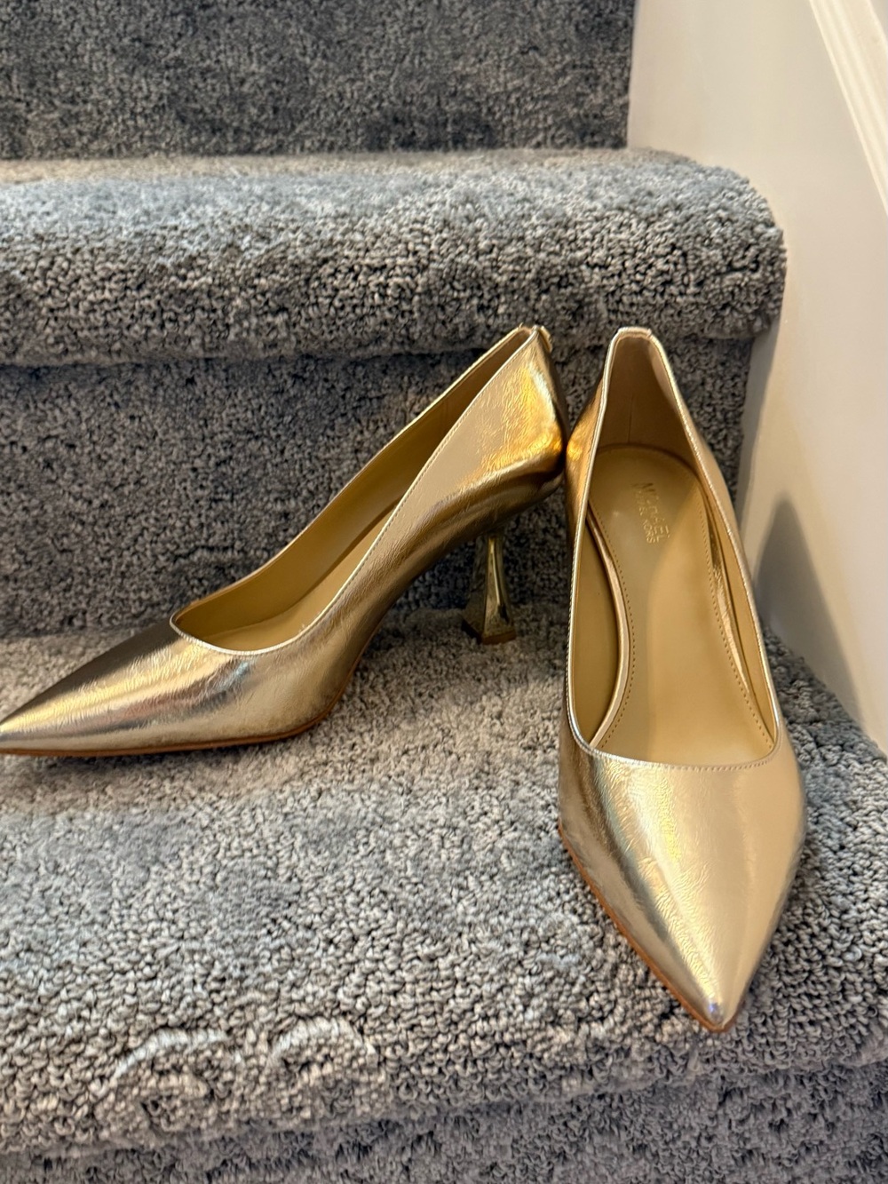 Michael Kors Gold heels 7.5
